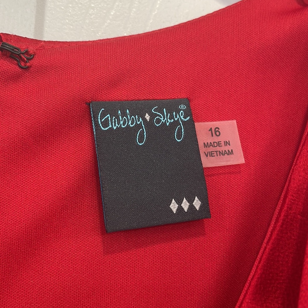 Red Dress - Picture 4 of 6